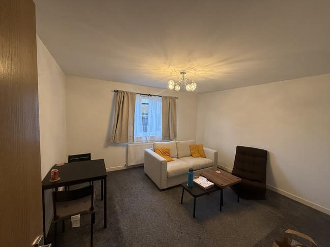 Double Room Available in 2-Bed Flat Main Photo