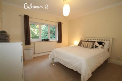 Large Double Room Ideal for Four Seasons Staff! Main Photo