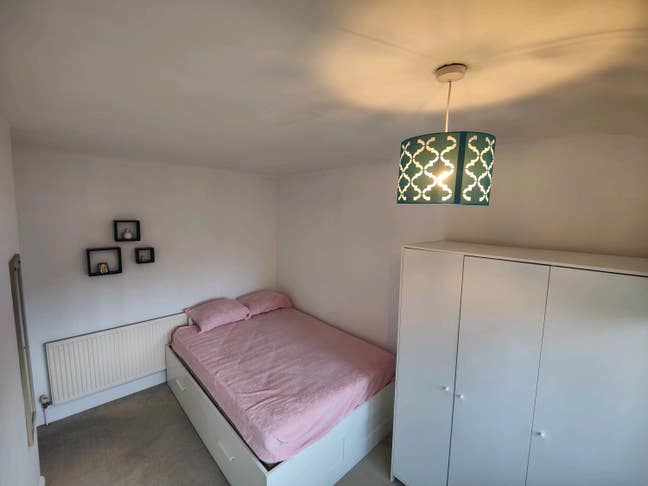 Big double Room available (IG11) Main Photo