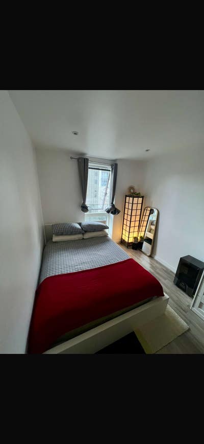 Newly painted double room room near bow church  Main Photo