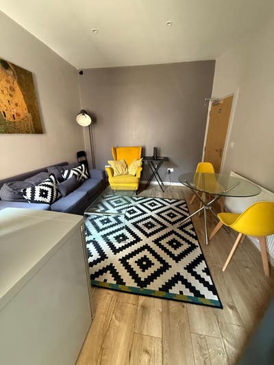 Ince Avenue Gem 💎 | Freshly Designed Room  Main Photo