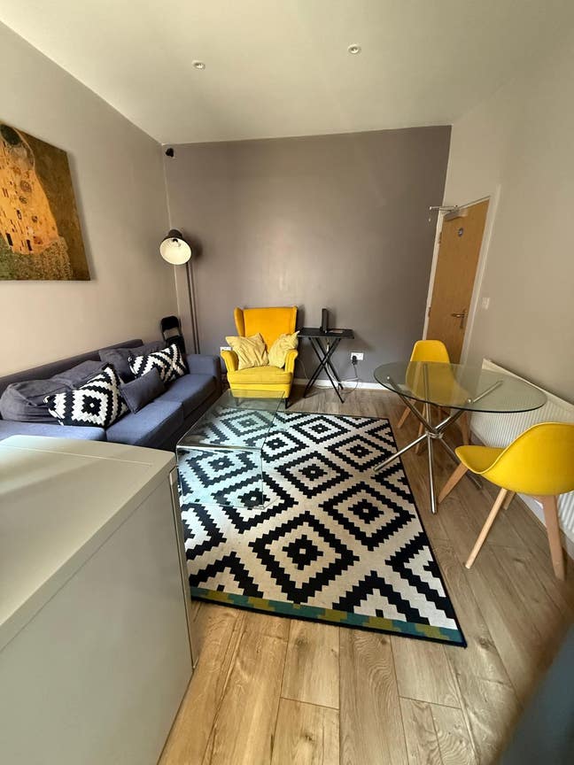 Wonderful house for female 25 to 50  Main Photo