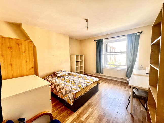 4-Rooms to rent (Aldgate Zone-1) Few min from city Main Photo