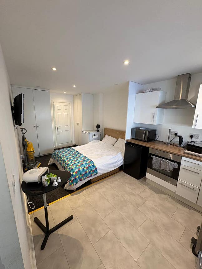 Studio, modern, furnished , quiet location Main Photo