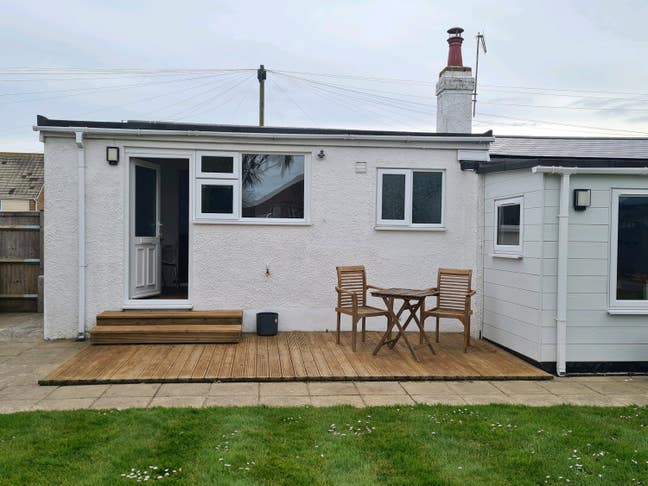 One Bedroom, semi detached Annexe  Main Photo