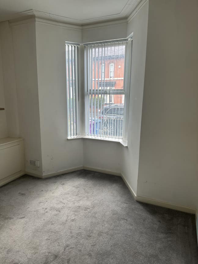 New refurbished studio apartment Main Photo