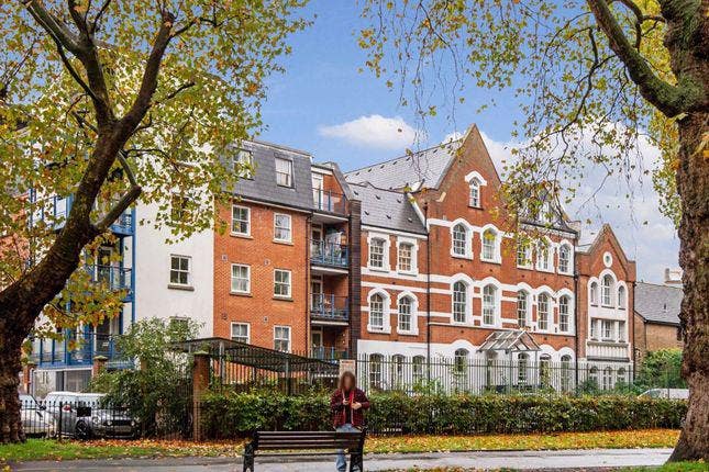 Double Room in London Fields: Move-in December 18 Main Photo