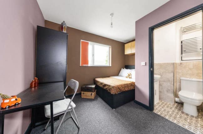 Modern En Suit Rooms Available! Free Netflix  Main Photo