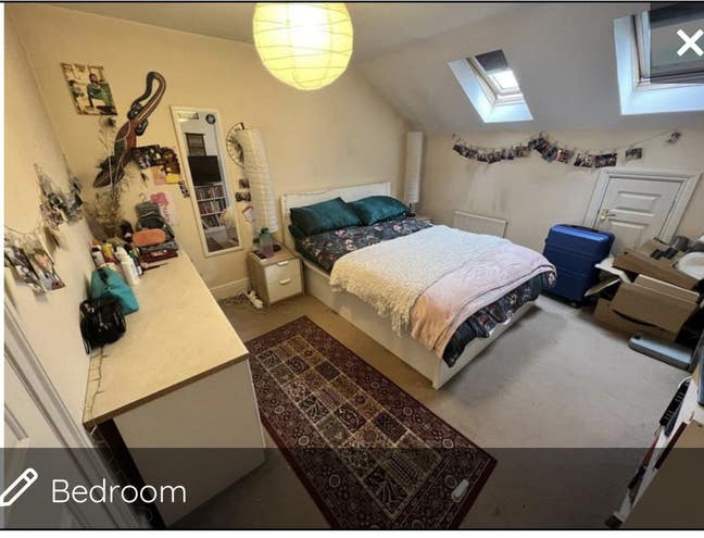 Eco friendly Home Ensuite Bedroom w Walk-in Closet Main Photo