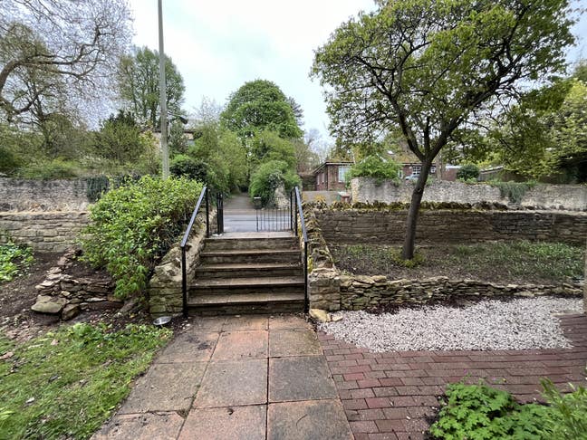 New for Xmas  - Spacious  2Bed Flat(Max 2 Per) Main Photo