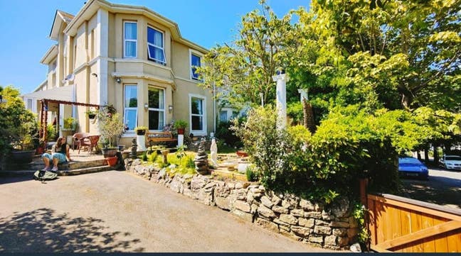 1 single bedroom  Main Photo