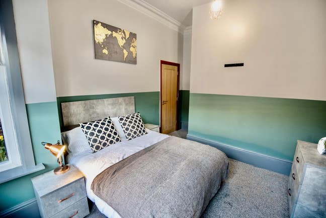 **Comfy Room Central Selby Furnished** Main Photo