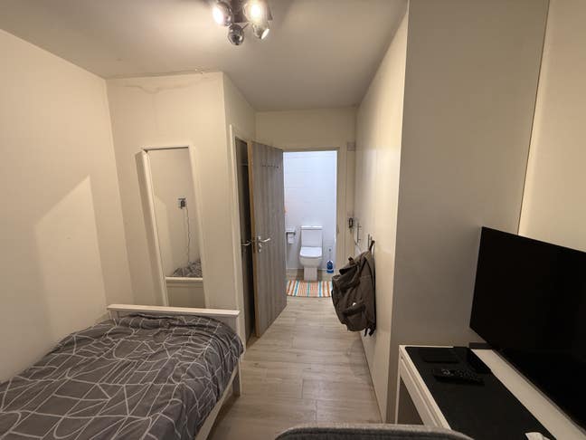 En-suite Room To Let Main Photo