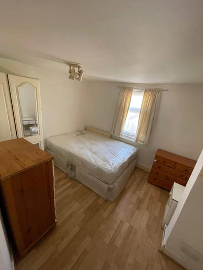 Large Double Room 7 min Underground station  Main Photo