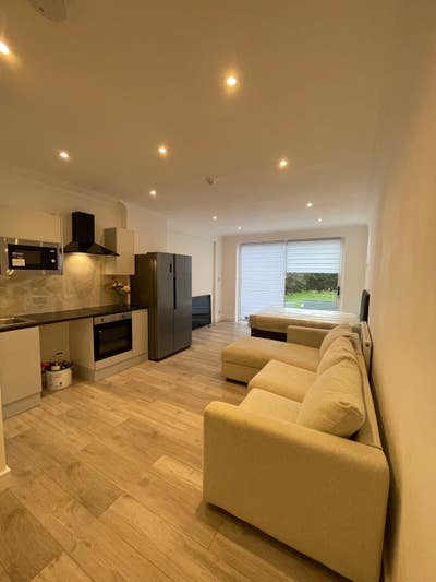 Beautiful studio flat to let  Main Photo