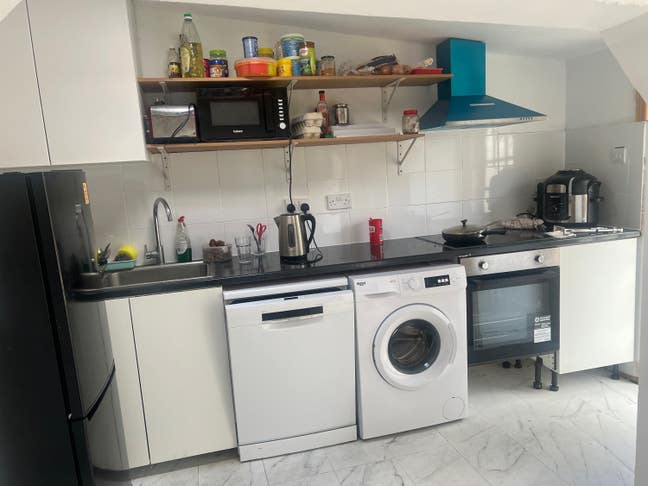 Newly build en suit detached from property  Main Photo