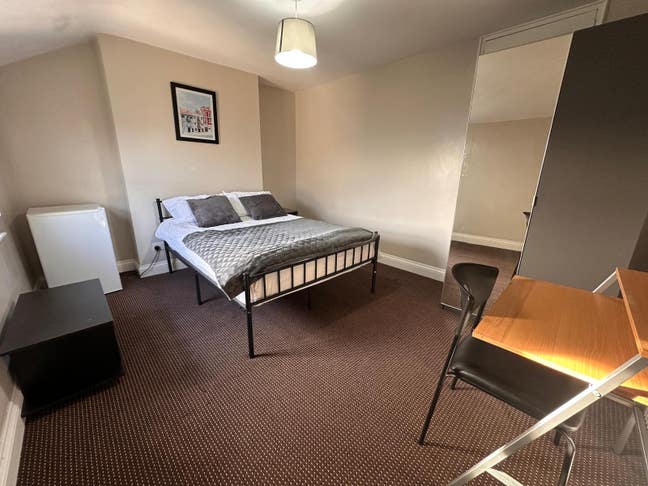 Spacious Rooms Lovely House With Garden Bills incl Main Photo