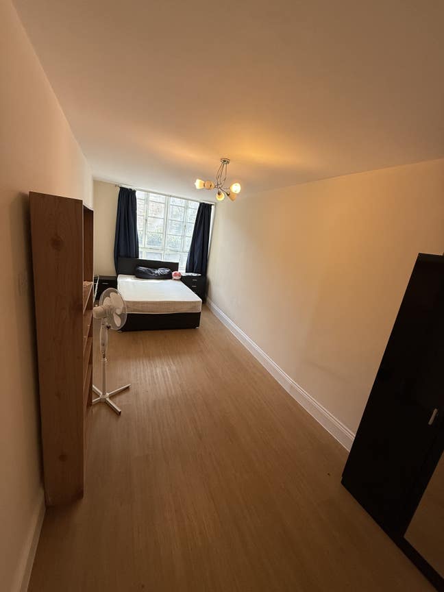 Master bed in East london Main Photo