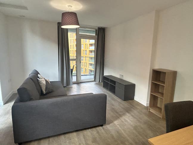 Double room in shared 2 bed flat (bills Included) Main Photo