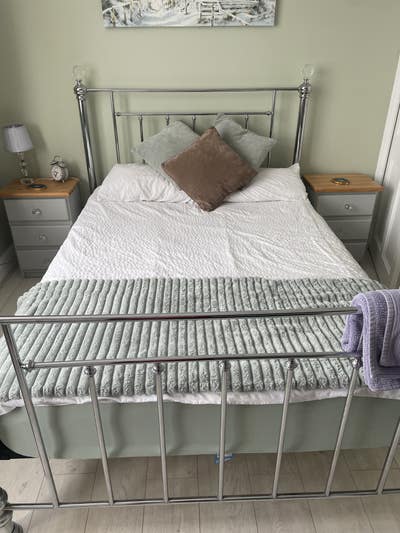 Beautiful double bedroom in a lovely home  Main Photo