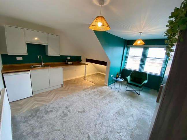 Luxe Studio Living - Bedroom & private living room Main Photo