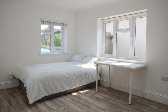 🏡🆕Stunning New Dbl Room in TW20 Main Photo