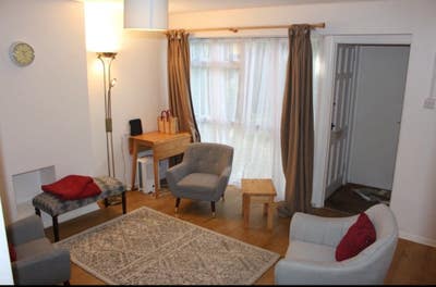 1 Double room in house with garden Main Photo