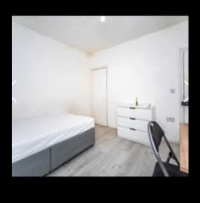 1 Double room available close to High street Main Photo