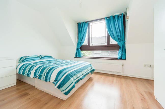 Fabulous,Freshly Painted 4 Professionals Plumstead Main Photo
