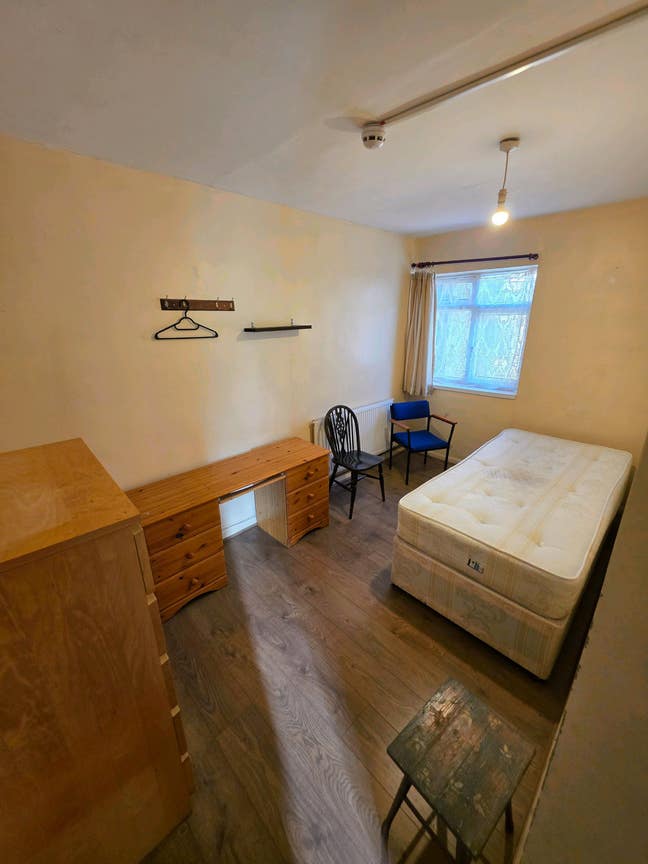 Room to let Cranford  Main Photo