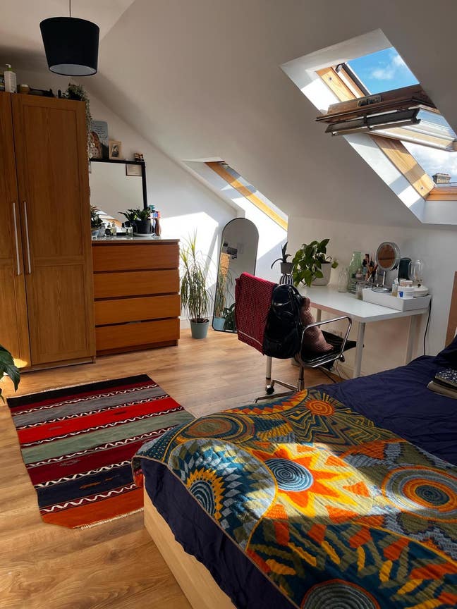 Very Large Double Furnished Room  Main Photo