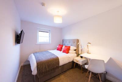 A Sociable Household - Close to Town Centre Main Photo