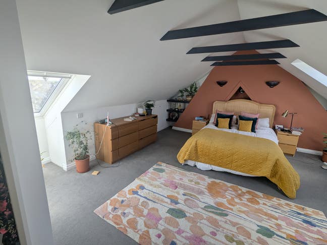 Huge converted loft room avail full access to flat Main Photo