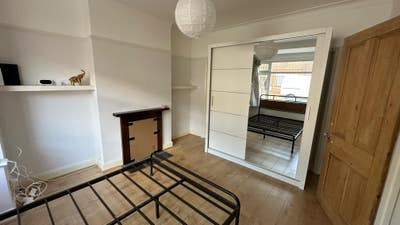 Cozy Room available - King size bed Main Photo