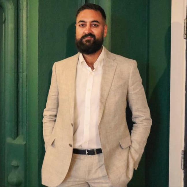 I am a professional male aged 34. I am lookin... Main Photo