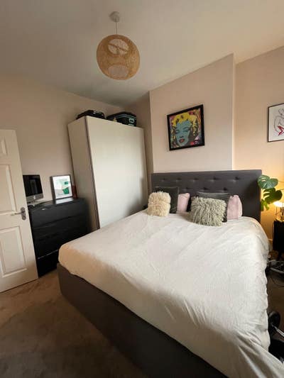 Cute room on quiet street Main Photo