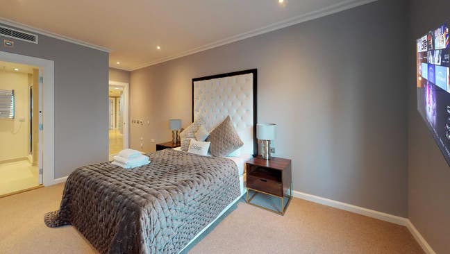 Master Room & Ensuite Bath - Canary Wharf Main Photo