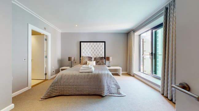 Master Room & Ensuite Bath With Private Balcony Main Photo