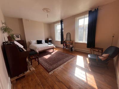 Bright, Spacious Room in Victorian Maisonette Main Photo
