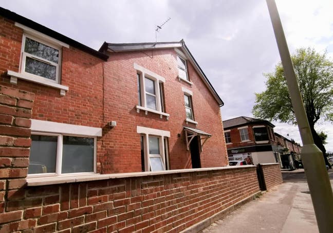 Great Location - Double Room with Ensuite Bathroom Main Photo