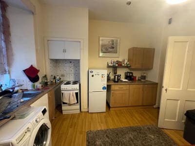 Large bedrooms in Tollcross flat Main Photo