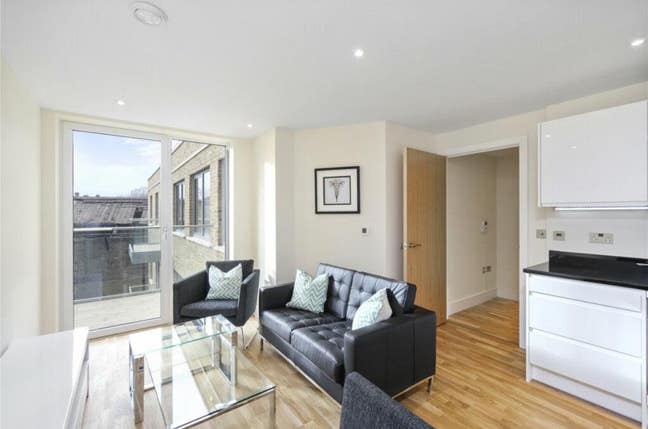 En-suite in zone 2 Main Photo