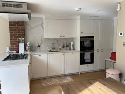 Beautiful en-suite double room - garden flat Main Photo