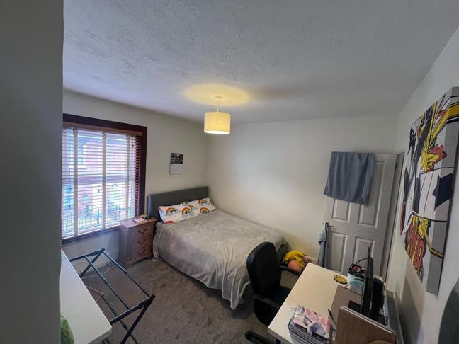 Spacious double room close to Reading Town Centre Main Photo