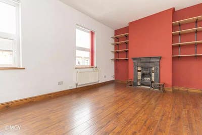 Spacious Double Room Available in Split-Level Apar Main Photo