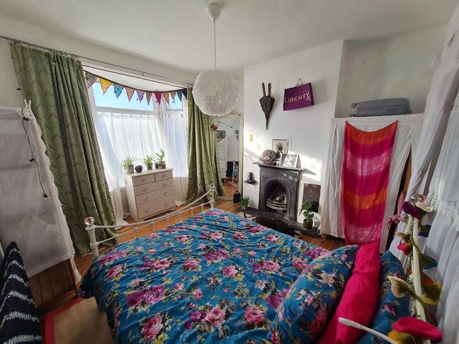 Large Double Room Newport Main Photo