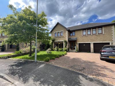 Spacious double bedroom Main Photo