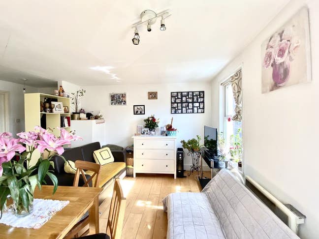 Modern 1-Bed Flat in Prime Hackney Location Main Photo