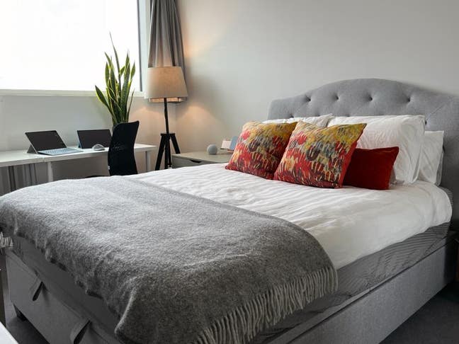 Large Room with Ensuite, modern flat Main Photo