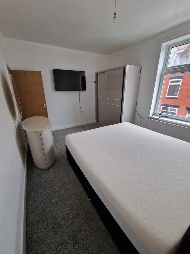 Double Room Available// All Bills Inc Main Photo